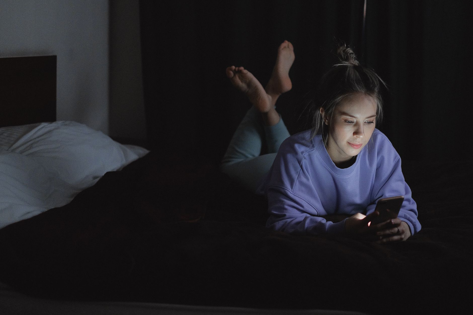 Scrolling someone else's old photos late at night